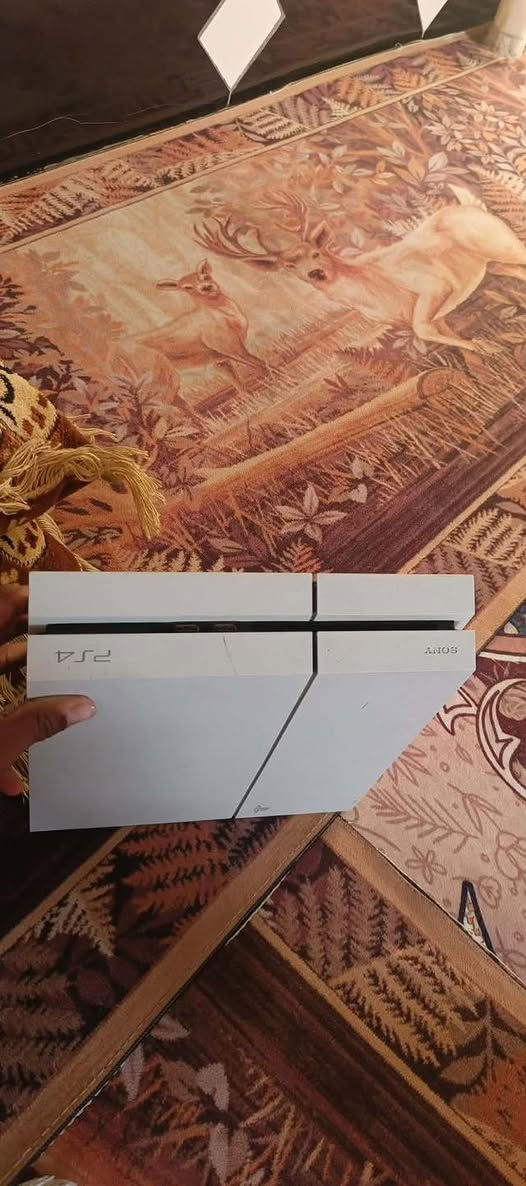 بلي 4 فات مهكر نضام 9.00 لوك ستيكر ما مفتوح شرط الفحص ويا 5 ألعاب وبرنامج كيم باتو تنزل علي ألعاب مجانن السعر210 وبي مجال بسيط كلش المكان بابل القاسم الرقم***********
