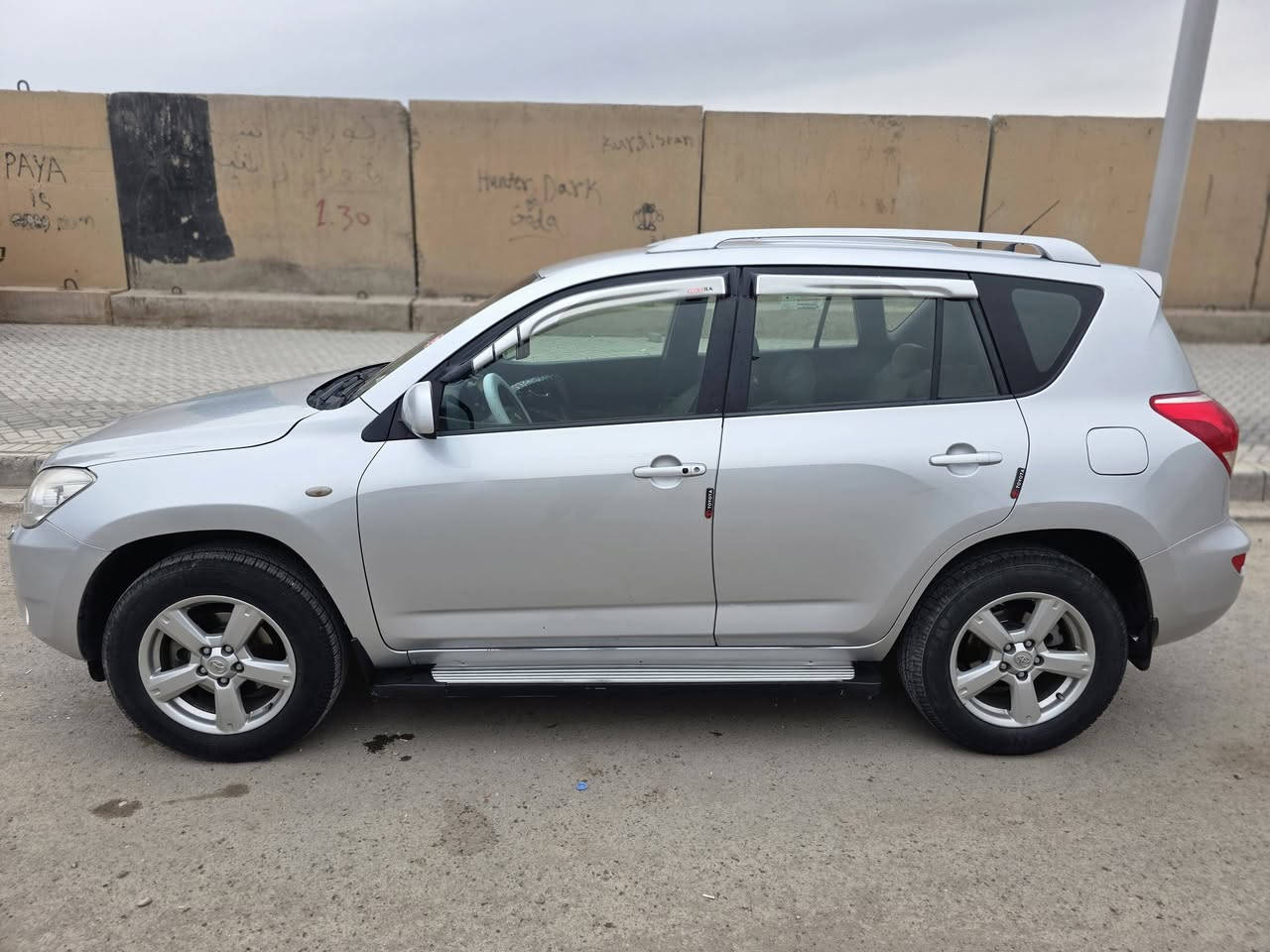 تويوتا راف فور 2008
خليجي . محرك 2.4 
فول مواصفات عدا السلايد 
كشن جلد و هيتر و كهرباء 
دبل اكسل . شاشة ايباد
رش ماء لايتات . لايتات عدسة و زينون  . هوك بيلادي 
مرايات شفت و كهرباء 
كير محرك بشرط 
رقم و سنوية و هذة جديد شرط التحويل. بطاقة بانزين موجود 
ثلاث قطعات صبغ بدون دواخل 
مكان كركوك 
110 $ سعر 
0770 131 9221
