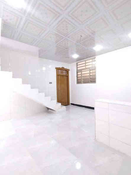 دار للبيع  75 م 🏡 (مكتب الخليج للعقار عمود315)
*********** وتساب
***********
✅ مشمول بقرار التطويب 

بسعر /32/ مليون مع المجال
موقع /نجف 🏡شارع الحولي مال المطار عمود 315

البناء 🏡 
غرفه/صاله/مطبخ /ستقبال /صحيات/مكشوفه
بناء مرتب/ اساس + سقف كونكريت + طابوك

ألخدمات 🏡 #بعد_عن_سوق_100م
ماء/كهرباء/مدارس/سوق/تبليط/لحد الباب
