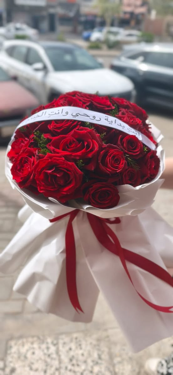 السلام عليكم  يتوفر لدينا ورد طبيعي 
وورد صناعي 
 وورد امتار صناعي ومسكات تخرج ومسكات أعراس 
 واكسسوارت جمله  حسب الطلب توجد خدمة توصيل بغداد وباقي المحافظات للحجز 

0777 764 0568
