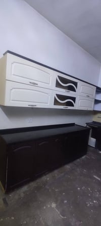 للبيع كاونتر خشب بالن بريس يحتاج الي صبغ من جوا عبارة عن سنغ ١,٥ وملحق...