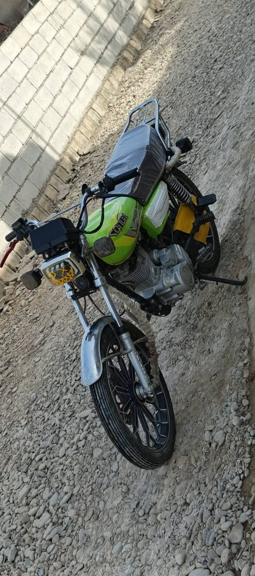 السلام عليكم دراجه سيفان مديل23 للبيع
محرك اسبانه ممدوده عليه دراجه مكفولة كامله مالت جناي نقصه فقط استان الوسط الباقي كله مكفول أوراق كامله السعر خاص 
المكان ديالى دلي عباس قريه سراجق الهاتف ***********
‼️إلي مو شراي لا يراسل
