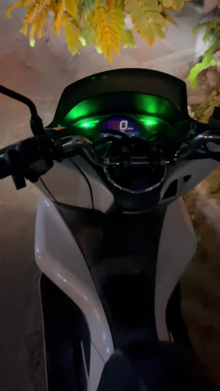 السلام عليكم دراجه pcx جيل ثالث لون ابيض دراجه حلوه ونضيفه للبيع كفاله محرك وكفر
سعر 1750 مكان بغداد 
***********
