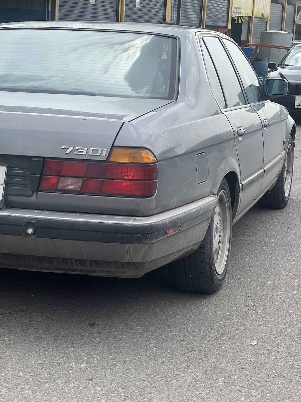 مكلف بنشر  رجاء لحد يراسلني خابر صاحب السياره
730. غاز وبانزين  بلاديه ضربة جكوك مابيها ومابيها صبخ  موديل 1992. محرك v8  تحويل مباشر ‭
‭0750 420 2754‬ رقم صاحبها
