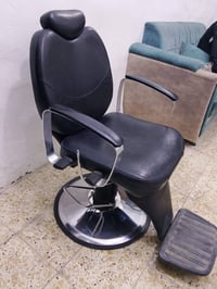 كرسي حلاقه للبيع نضيف كلش أخو الجديد مابيه أي ضرر السعر ١٥٠ وبيه مجال ...