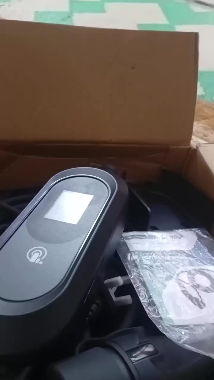 شاحنه سيارة امبيريه متغيره انته تتحكم بيه شحن سريع أو شحن بطيء موأقت للشحن ضمان استرجاع من اي خلل  فيوز حمايه 
او بعد ضمان فحصه امام المندوب توصيل لجميع المحافظات العراق 🇮🇶


**إذا كنت صاحب هذا الإعلان وتريد حذفه لأي سبب، رجاءا أرسل رسالة إلى الدعم الفني**