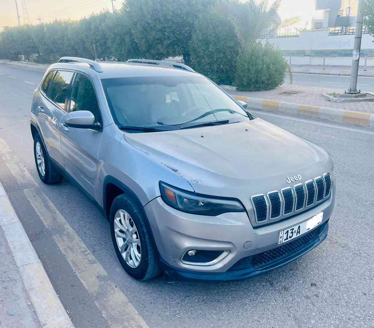 جيب شيروكي 2019 
فئة لاتتيود محرك 2400
رقم انكليزي ميسان 
حادث بنيد وجاملغ ما واصل للداخل
 شاشة و كاميرا دوارة 
حساسات خلفية 
داخل جلد بيجي
لايتات زنون اصلي 
جاهزة من كلشي 
باتري و اطارات جدد ادامة كاملة لمنظومة البنزين

‭0773 461 0690‬
