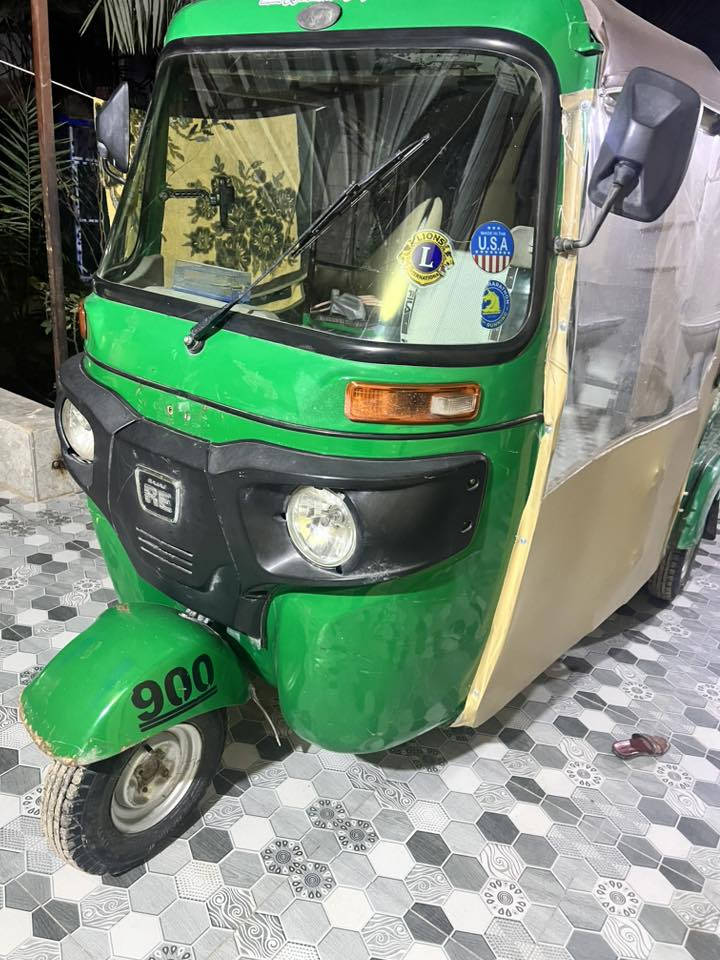 تكتك موديل 2021 رقم وسنوية كاملة ب اسمي تحويل ثاني يوم تاخذها وتطلع الشارع تخم تاير جديد وجادر جديد وجامرلغات جدد كاملة مكاني بعقوبة 
*********** 

السعر ٨٠٠٠ وبيها مجال حك الجية
