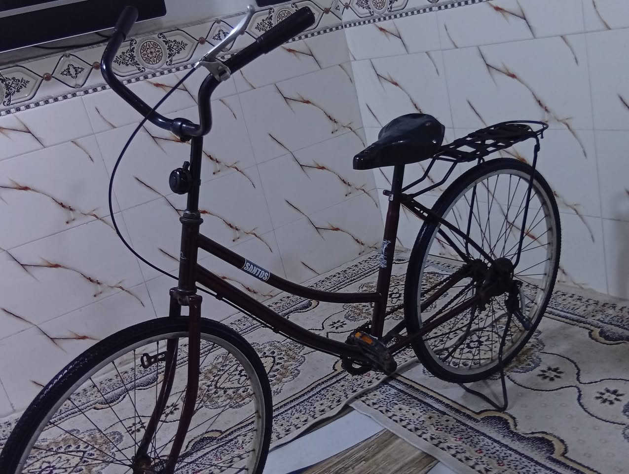 سلام عليكم شباب بيسكل باله نضيف ما بيه اي زلق للبيع سعر اتصال على الرقم  ***********
