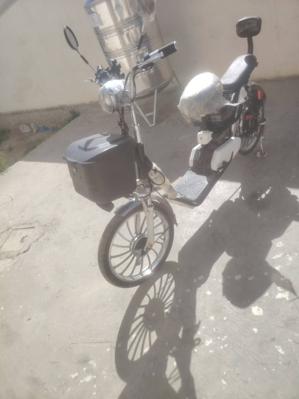 بايسكل شحن بطاريات يقرن ١١ حيل زينات كهربايات كله شغاله دبلات تواير بريكات السعر ٢٥٠ وبي مجال *********** المكان الرمادي حي الضباط
