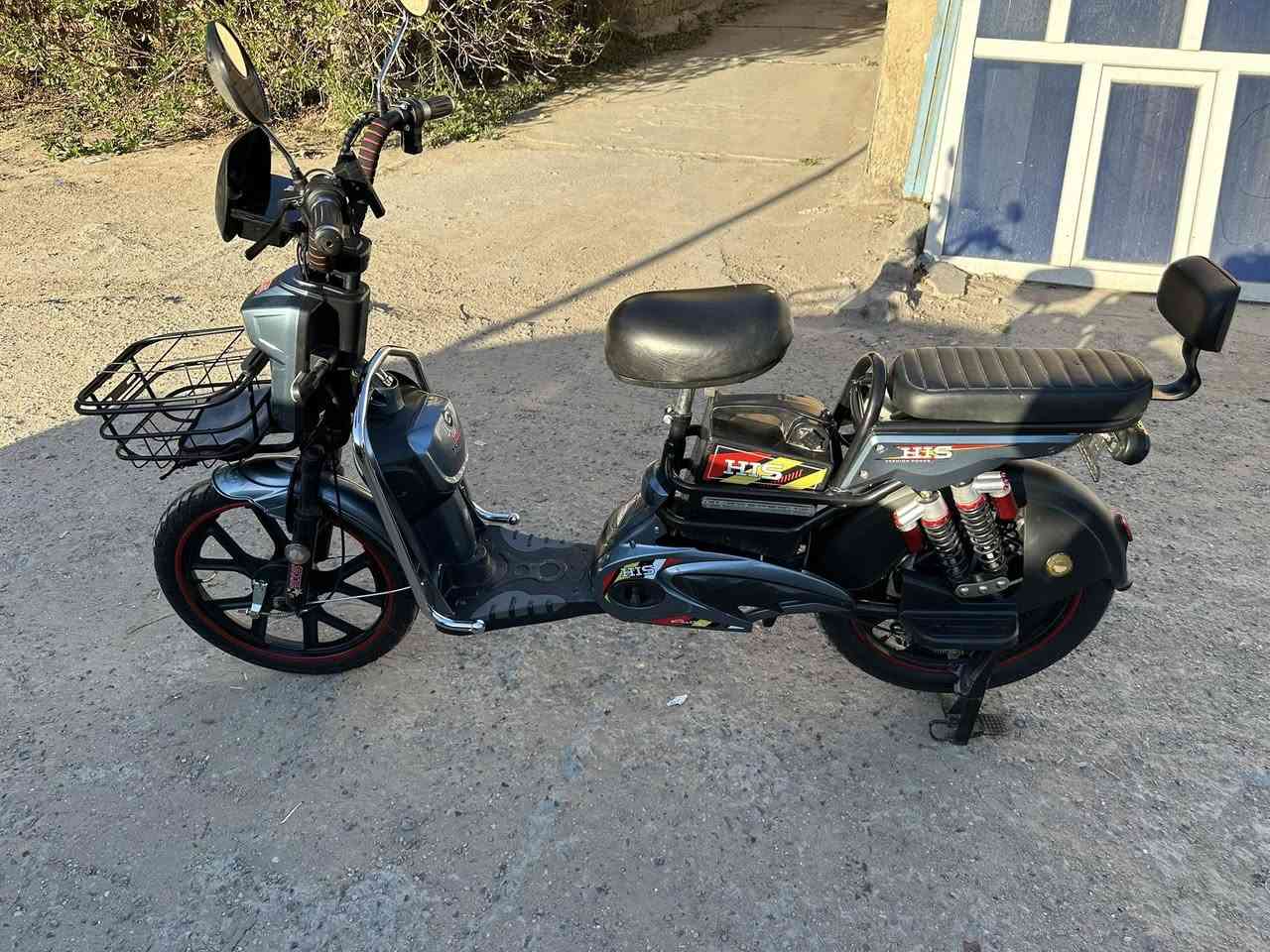 دراجه شحن للبيع جديده موديل 2025 نضيفه كلش وبطارياتها جدد 

مواصفاتها 
1 خمس  بطاريات جدد 
2 شاشه اعطال عطل يضهر بل شاشه 
أربع اشاير 
والدراجع بيها هواي شغلات بعد ومواصفات 

 5 لايت لد زنون عالي ناصي 

6  تايرات جدد  الدراجه كلش جديده 

 سعرها 500 وبيها مجال حك الجيه 

*********** هاذا رقمي اتصل وبيك خير ودلل
