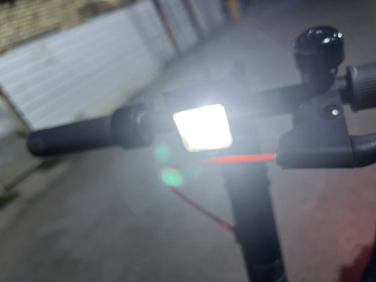 السلام عليكم 🌹
سكوتر كهربائي ⚡️ 

من شركة Xiaomi

موديل Xiaomi Electric Scooter 4 Lite

السرعة 35 كيلومتر بالساعة

استخدام اقل الأسبوع 

نظافة 95‎%‎

مع الشاحنة الخاصة به

يحمل وزن 120-130 كيلوغرام 

للأستفسار : 

***********

***********
