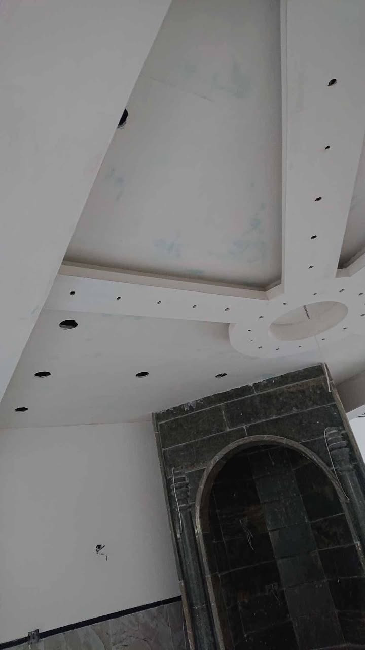 السلام عليكم متوفر عمل سقوف جبس بورد مع الطلس جميع انواع الديكورات سعر المتر 18 الف 
للتواصل ***********
