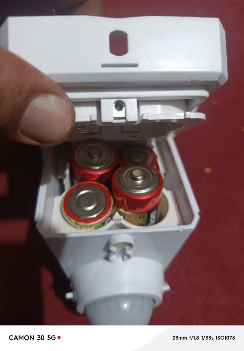 سلام عليكم بلاجكتور لابي منفذ شحن ولابي مكان واير كهرباء فتحته لكيت بداخله 4 بطاريات يعني شلون ينشحن ماعرف صور كدامك يفيدك تم 8


**إذا كنت صاحب هذا الإعلان وتريد حذفه لأي سبب، رجاءا أرسل رسالة إلى الدعم الفني**