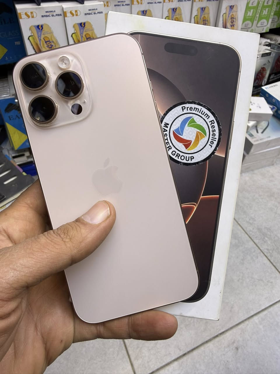 ايفون 16 بروماكس
بطارية 100 
نظافة 100
دورات الشحن 176 
تاخذ بي ضمان 5 ايام 
افحص وين ميعجبك 
مكاني بغداد كرادة 
سعر مليون و 425 قفل من الاخير 
*********** وتساب
