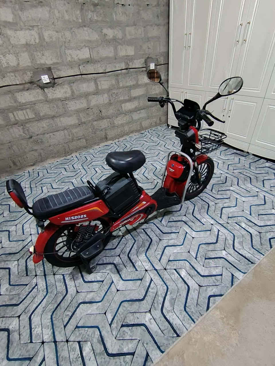 سلام عليكم عدي بسكل شحن نضيف صرله شهرين يمي ٤٠٠ بي مجال العنوان الصياده ***********
