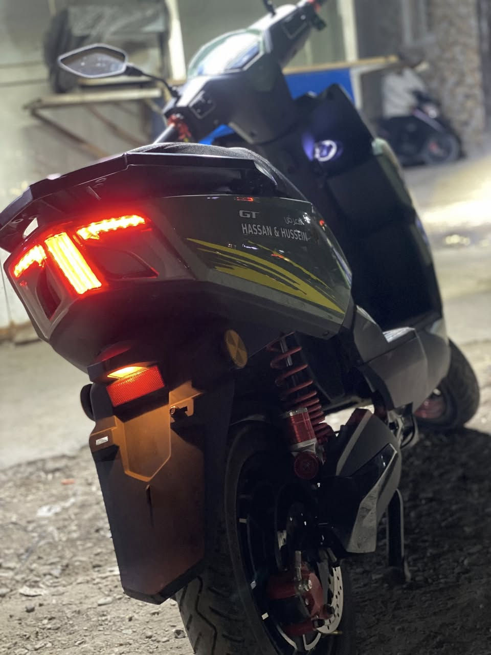 دراجه سكنس شحن للبيع بطاريه ليثيوم وسرعه 100 دراجه صالها يومين اشتريناها دراجه جديده سعرها 850وبيها مجال حك الجيه***********
