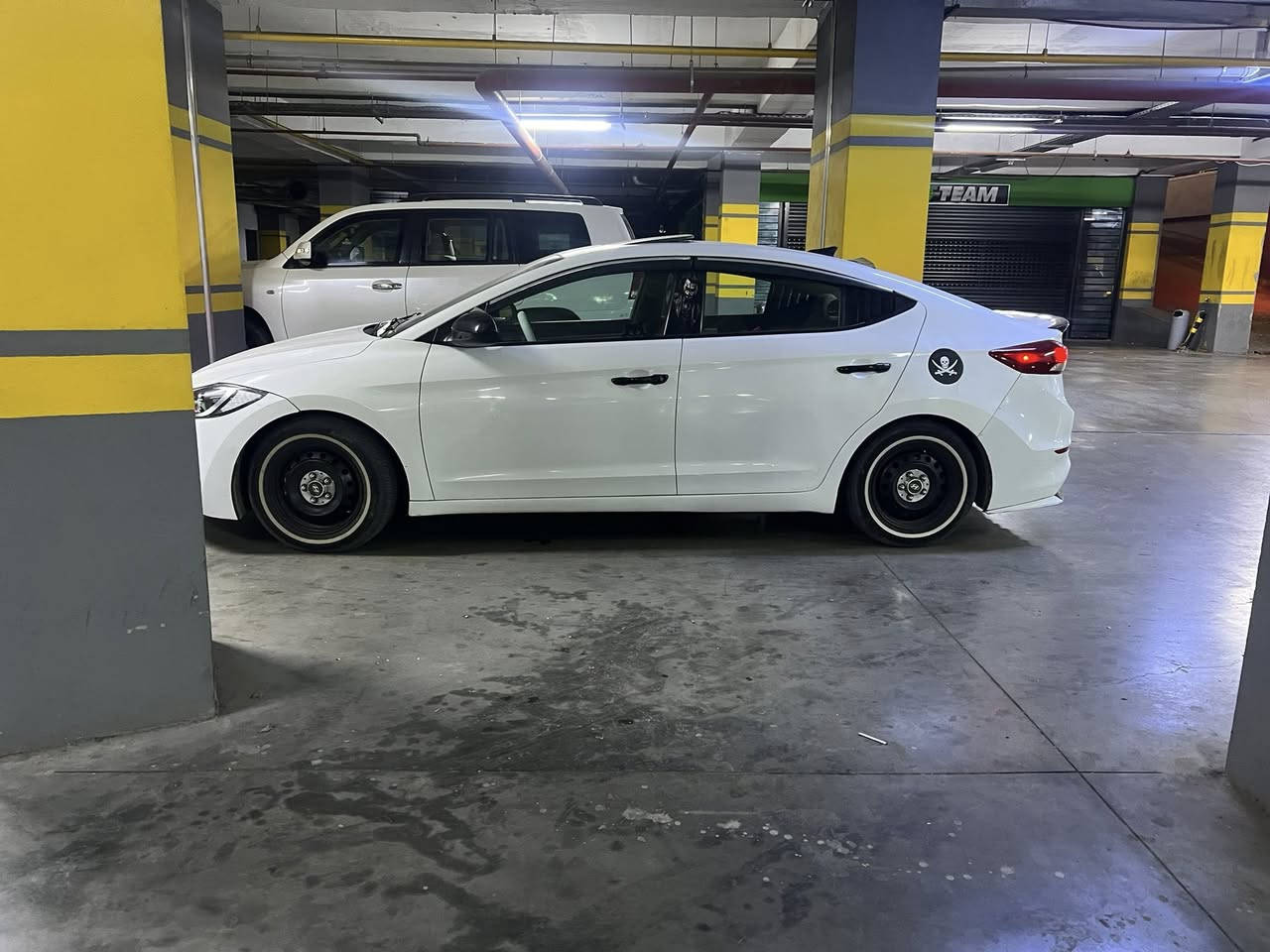 السلام عليكم
النترا   2018   
2000 دوش لمتدد فول واحد على واحد
122 ميل 
 عليهة ادامة كاملة 
الموصفات 
فتحة بصمة 
رادار خلفي 
تدفئة كشنات
تبريد تدفئ منفصل 
اشاره نقطه عمياء 
شاشه اعطال 
تحكمات ستيرن 
استقبال ذكي للصوت 
 بصمه ابواب وترحيب بصمه صندوك
تثبيت سرعه 
هيتر جامه خلفيه 
وبعد هواي موصفات معروفه بلمتدد

رقم اربيل بأسمي دولي  وارد امريكي حادثهة بمريكا جاملغ  جهة الصدر و بنيد 
و بلعراق يمي صار جاملغ جهة السايق و من قبق البانزين و ليجوة  بدون لغود و شاصي 
لون ابيض صدفي

المكان. ديالى بعقوبه 
الرقم.  ***********
السعر.   125 وبيها مجال
