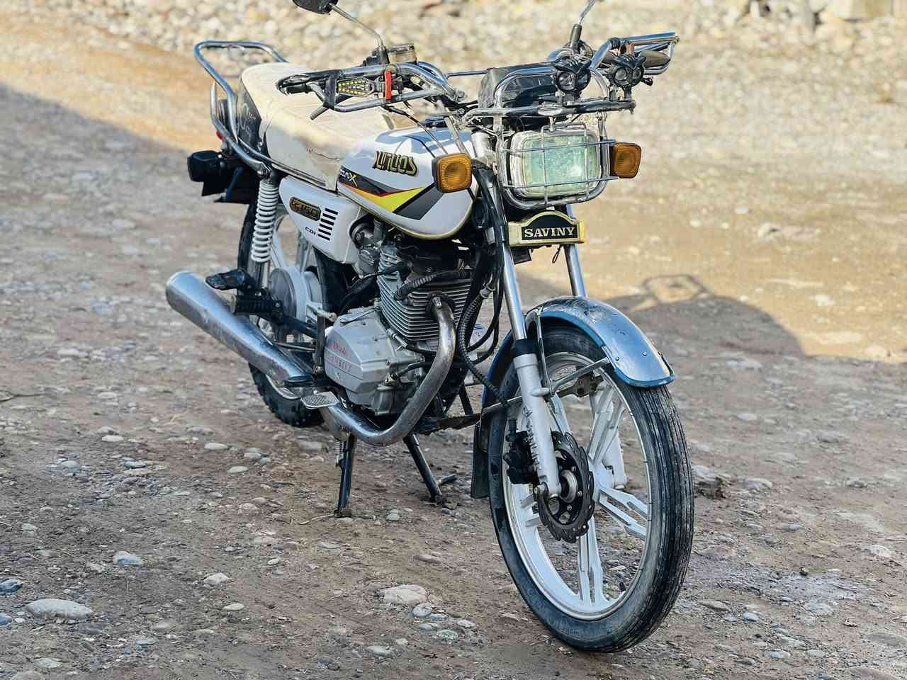 السلام عليكم سافان 21للبيع وزن ثقيل محرك بصمه كهربائيات كلها شغاله ما ناقصه اي شي محرك مبدل لاستيك ولف بس السعر 450وبي مجال قليل مكاني جنوب الموصل قرية الحاج علي ***********
