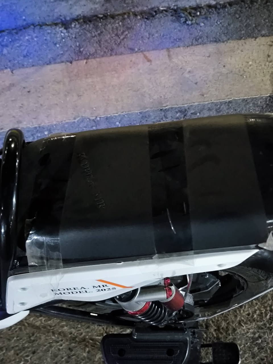 السلام عليكم
البايسكل اخو الجديد

Korea Mr  حجم 16 2025 

4 بطاريات ملف 650W

العداد ماشي فقط 1490 كيلو مستعمل شهرين

السرعة 75 الحقيقي 40 

بلوتوث اشارات هورن كله شغال

البايسكل عيبه كسر براغي الكشن الخلفي وشخوط عالبطارية و كسر بالجاملغ 

البطارية والملف مابيه عيب

وياه الشاحنه البلادية 

السعر 310 بيه مجال

عنواني حي الواسطي


**إذا كنت صاحب هذا الإعلان وتريد حذفه لأي سبب، رجاءا أرسل رسالة إلى الدعم الفني**