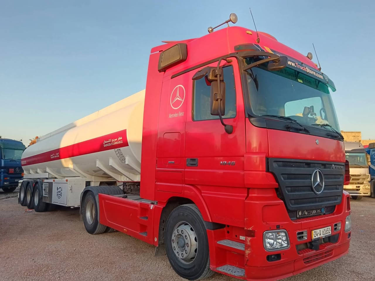 السلام عليكم سياره للبيع 2008فول موصفات تبريد  خزن رتايدر  حجم 18.46 عرجه بدون كلج 12نمره تخم تاير راس وسحال  جهازه الشغل  تكيال سنتين جي بيس جديد مفعل
سعر 460 بيه مجال
‏‪+9647854522791‬‏
