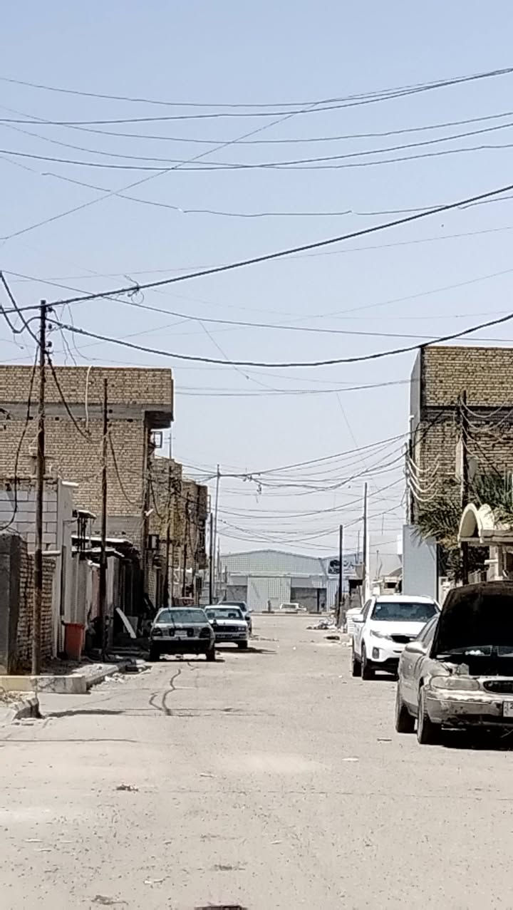 سلام عليكم بيت 100متر 10في 10طابو صرف
العنوان الاسكان الصناعي الفرع الي وره بانزين خانه ركن على شارعين قريب شارع العام سوق الشيوخ

يحتوي على غرفتين وصاله ومطبخ داخلي واستقبال خارجي للعلم البناء قديم للاستفسار ***********///***********
