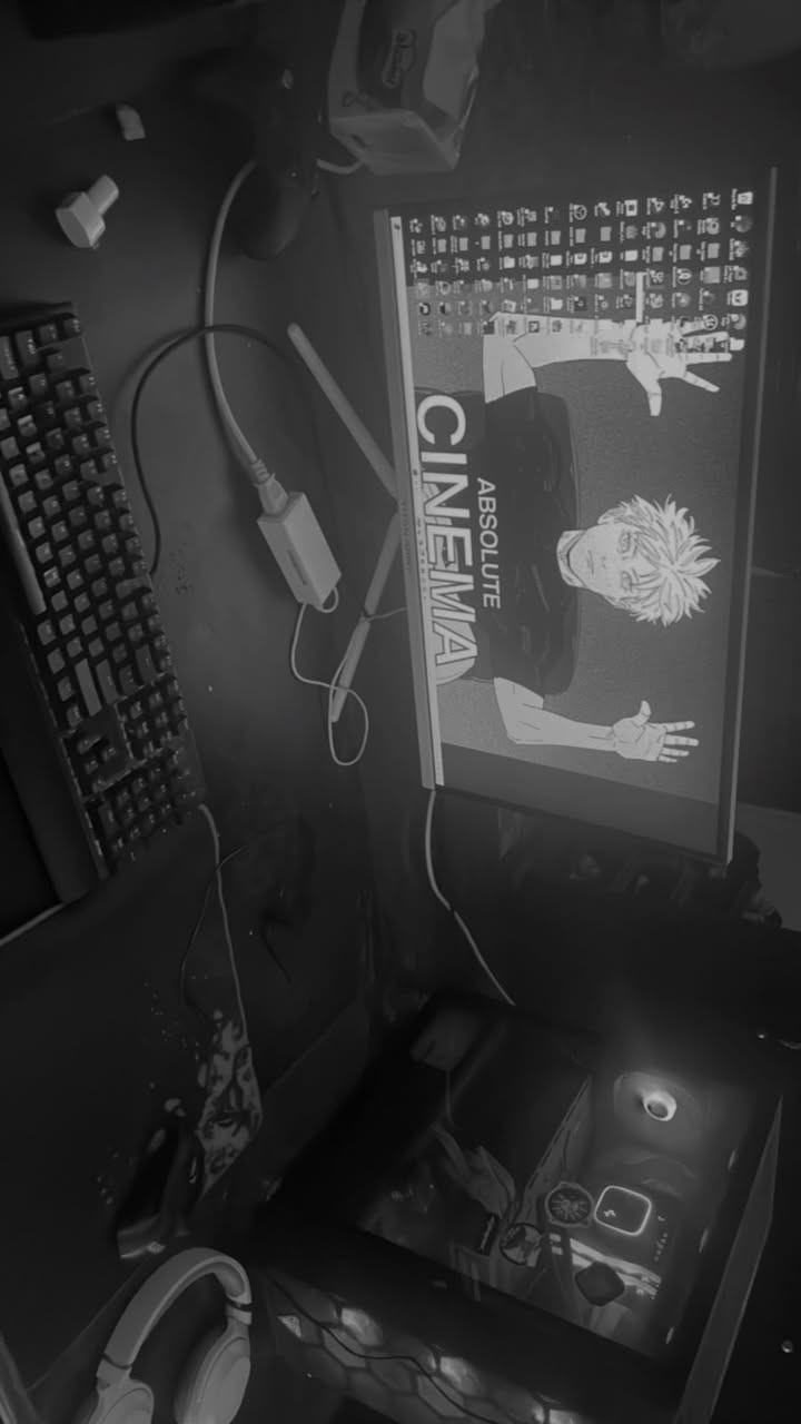 🔥 للبيع: PC ألعاب قوي جداً + شاشة 2K 165Hz 🔥

كمبيوتر أداء عالي جداً، مناسب للألعاب الثقيلة، البث، والمونتاج.
مستخدم حوالي سنة ونص إلى سنتين، نظيف ومعتنى به، بدون تعدين.

🔧 المواصفات:
 • 🎮 كرت شاشة: Sapphire Pulse RX 7900 XTX 24GB
 • 🧠 المعالج: Intel Core i7 الجيل 13 (KF)
 • ⚡ الرام: 32GB DDR5 6400MHz
 • 🧩 اللوحة الأم: Gigabyte Z790 UD
 • ❄️ التبريد: Cooler Master تبريد مائي (Liquid Cooling)
 • 🔌 مزود الطاقة: 850W 80+ Gold PCIe 5.0
 • 🖥️ الشاشة: Titan Army 2782R
 • 27 إنچ
 • IPS
 • دقة 2K (1440p)
 • 165Hz

🎯 يشغل ألعاب AAA على إعدادات عالية جداً 4k
🎯 ممتاز للألعاب التنافسية (FPS عالي)
🎯 مناسب للبث والمونتاج

📍 الموقع: بغداد 
رقم التلفون: ***********
