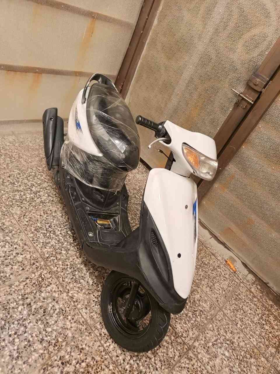 سلام عليكم شباب دراجه ماكس قجمعه للبيع نضافه فول الدراجه ما مفتوحه مكفوله بيه صالنصه رياضي كلش حلوه بيه اكلجات رياضي شرط شلعه ومعدل الدراجه تايرات جديدات الدراجه بيه بس شغلتين يراد بس سلف ويراد تسوي الكلج الامامي بس هذن الدراجه شرط الفحص سعر الدراجه 300 الف وبيه مجال عنواني بغداد الغزاليه اي استفسار خاص او على الرقم ***********
