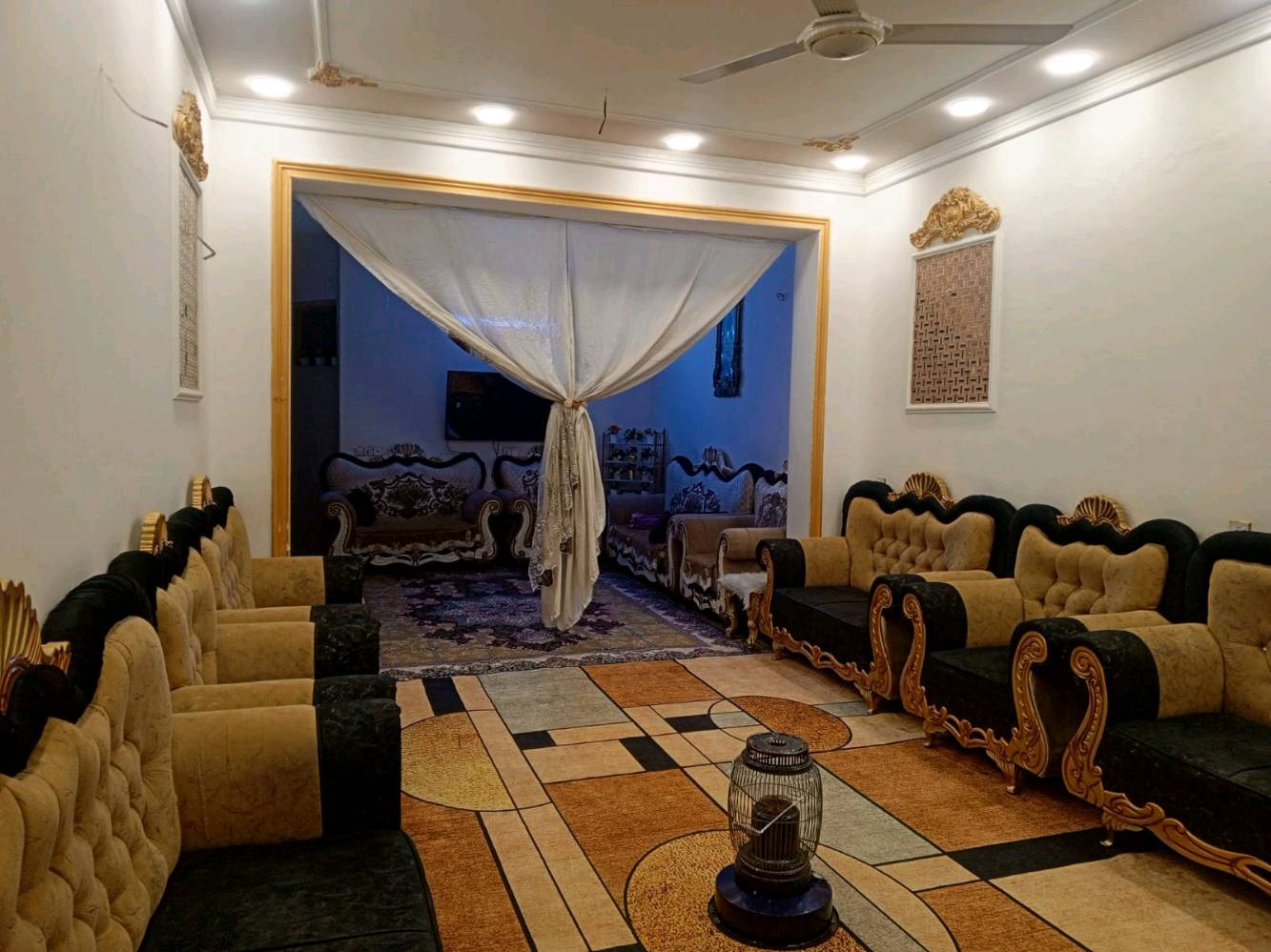بيت البيع مساحه 150 واجه 7ونص نزال 20 البيت طابقين 
العنوان ضباط ثانيه زراعي شارع 15 
رقم الهاتف  ***********