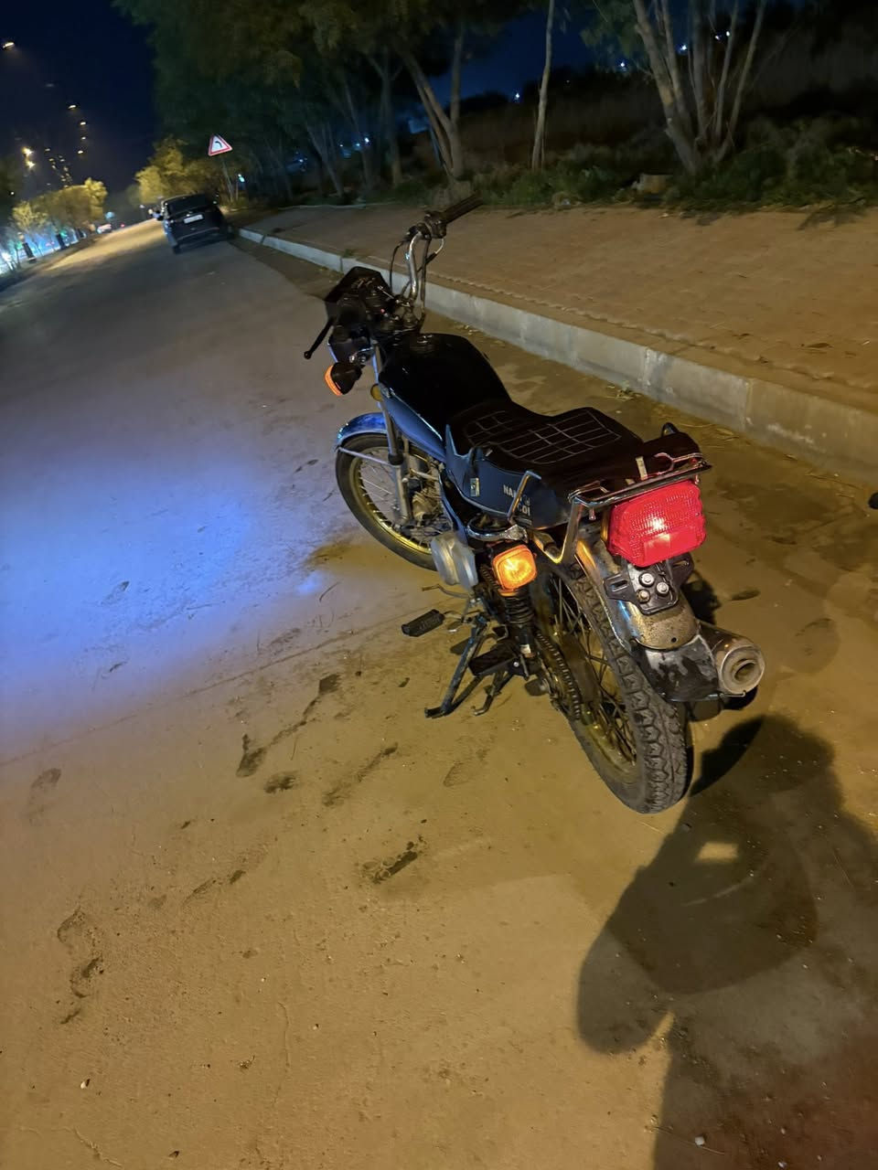 سلام عليكم دراجة نامة اصل ايراني تلث احرف الدراجة خير من الله صرعتهة شرط تطارح وية ميتين دراجة اورق كامل الشاصي مالة رفيع مال نامة اصل اصل الدراجة موديل ٢٠٠٩ دراجة تاخذهة بالك يصفة سرعة وفصلة سعر 600 وبي مجال بسيط متواجد خاص و رقم ***********
