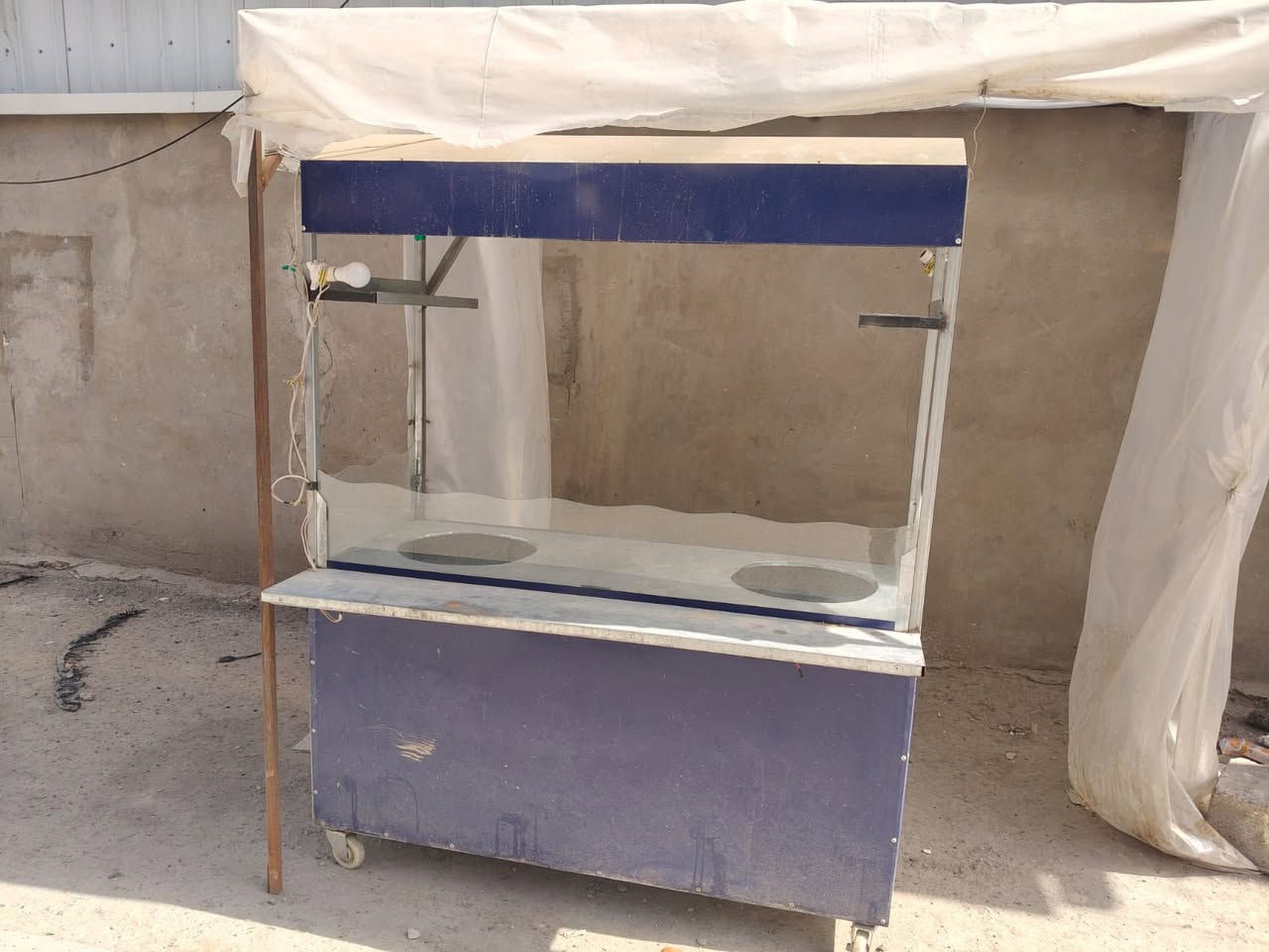 سلام عليكم
عربانة للبيع السعر 170  مكاني الشعب 
***********
