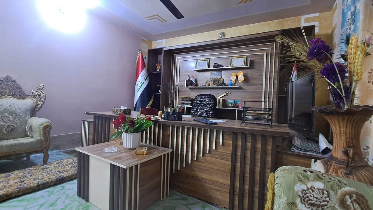 "للبيع مكتب جديد بعده ، خشب تركي فخم وراقي كلش.
يشمل الطاولة الرئيسية والمكتبة والخزانات كلها، مثل ما يبين بالصور.
المكتب درجة أولى وما بي ولا ملاحظة.
لعرض مالته 3 متر و ويه الكومديات مالته يصير 4 متر لكومديات متر و لميز 3 متر والارتفاع هوه سنتر مالته
نوع الخشب تركي تصميم خاص وليس جاهز. طلب خاص النظافة 100/100 بعده جديد اي ملاحظة مابي

تفاصيل اكثر الاتصال ***********
