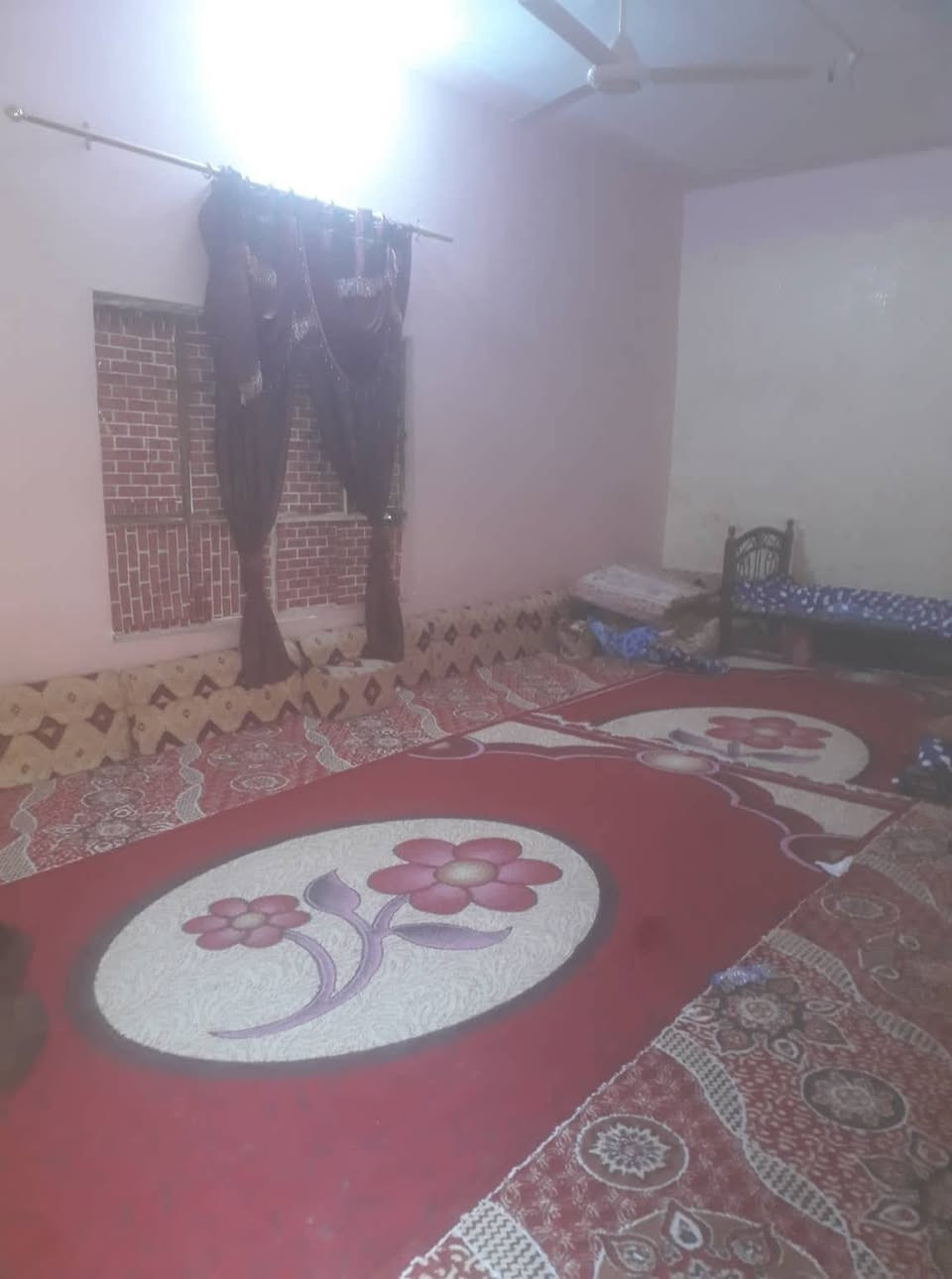 🏡 عرض للبيع عقار سكني  🏡

📍 الموقع: #السماوة #حي_العسكري
📐 المساحة الكلية: 350 م²
🕌 موقع استراتيجي قريب من التكية
📍 وقريب جدًا من منطقة 36

🔹 مواصفات العقار:
▪️ بيت سكني مكوّن من طابقين
▪️ الطابق الأول (مسلح):
– غرفتا نوم
– صالة واسعة
– مطبخ
– خدمات صحية
– غرفة استقبال

▪️ الطابق الثاني (عكادة):
– غرفتا نوم فقط

✨ مميزات العقار:
✅ موقع حيوي ومخدوم
✅ مساحة مناسبة للعوائل
✅ بناء متين وقابل للتطوير
✅ قريب من الخدمات والمراكز الحيوية

📞 للاستفسار والتواصل مع المكتب:
☎️ ***********
