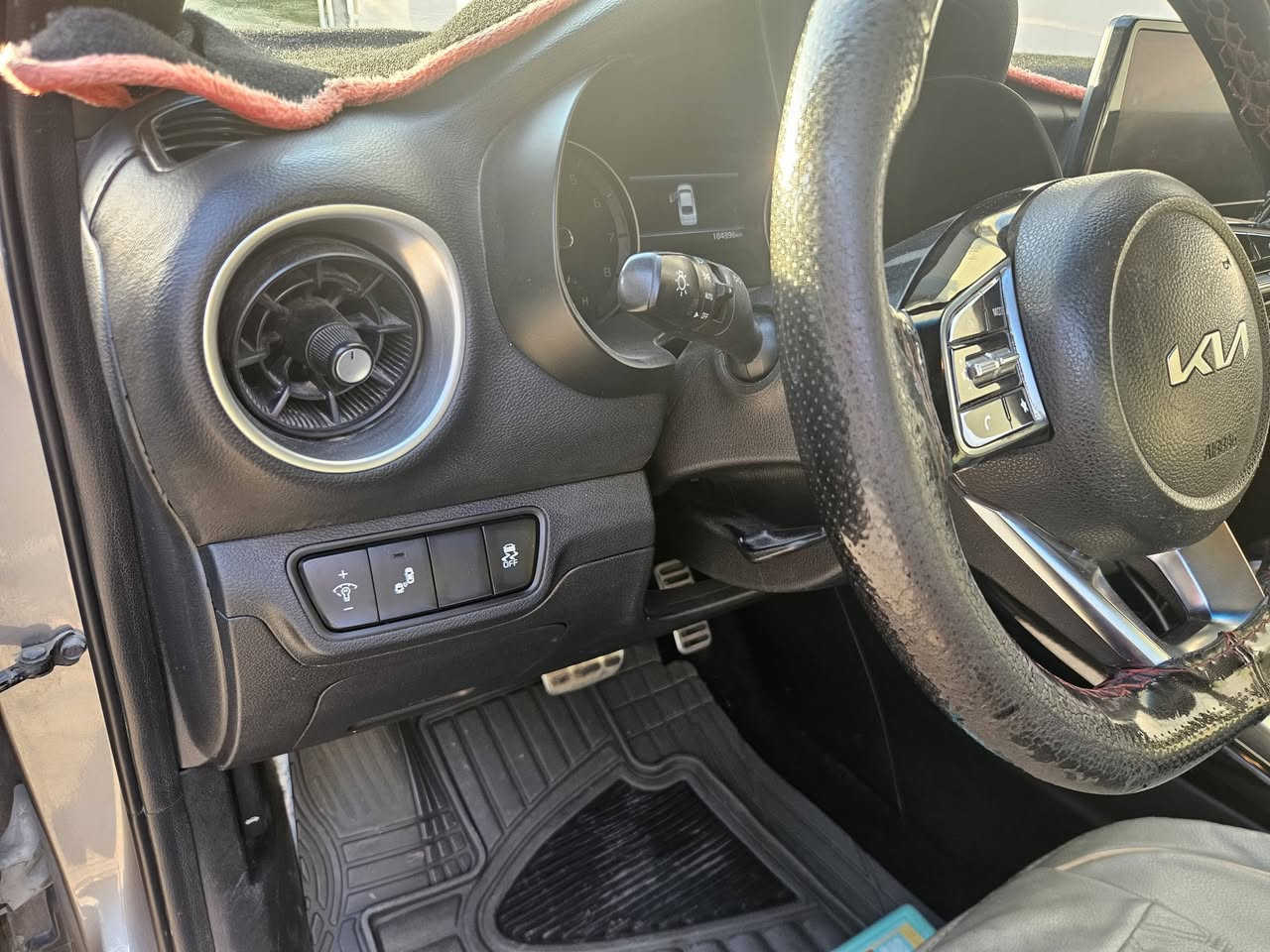 السلام عليكم...
فورتي رقم بغداد وراد امريكي 

حادثها جاملغ و بنيد من امريكا و هنا صار بيها باب سايق صبغ و كذلك بارد بصندوق الجنطه
السيارة موديل ٢٠٢٣ GT line 
حجم المحرك ٢٠٠٠

السيارة فول بدون فتحة

بيها رادار امامي لتحديد المسار و مانع تصادم 

و بيها ايقاف ذاتي في حال الرجوع للخلف و اكو شي وراها.

بيها نقطة العمياء

شاشة كبيرة

لايت زينون 

السعر ١٤٠ ورقه

رقم ***********
