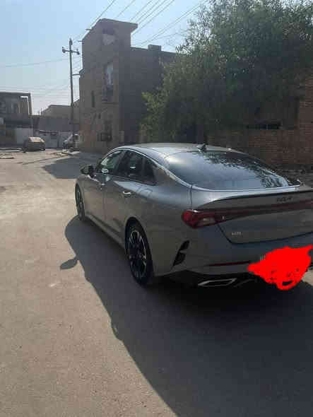 السلام عليكم 
K5 2023 ماشيه 40الف 
رقم بغداد بسمنه فول مواصفات عده الفتحه 
حادثه موجود بالصور مكفوله من الصبغ مبدل بيها قطعه وحده نفس اللون 
***********
195  وبيها مجال
