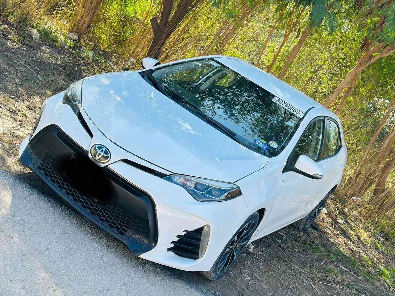 سلام عليكم
للبيع كورلا ٢٠١٧ se 
مواصفات ال se معروف لون ابيض ثلجي 
حادث كما موظح بصور بيه قطعة تبديل فقط بدون ايرباك بدون شواصي بدون لغود بدون دواخل شرط حتة الرادار الحجر بلاد 
تخم تاير حدادية كله جديد السيارة دينار مابيه مصروف
السنوية جديدة لحد ٢٠٣١ هزة براد كلة جديد رقمه اربيل شرط بسمي للاستفسار *********** سعر/147 بيها مجال
