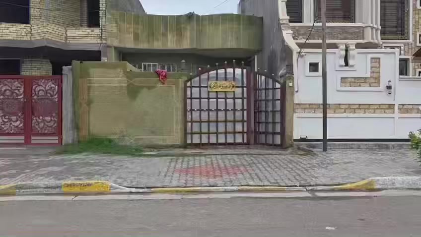 بيت  للبيع   
اللطيفية حي القادسية خلف محكمة اللطيفية مباشرتا
المساحة 150 متر 
السعر 110 وقابل للتفاوض
طابو ملك صرف 

***********
***********
#مكتب 
#العمرين 
#للعقار

