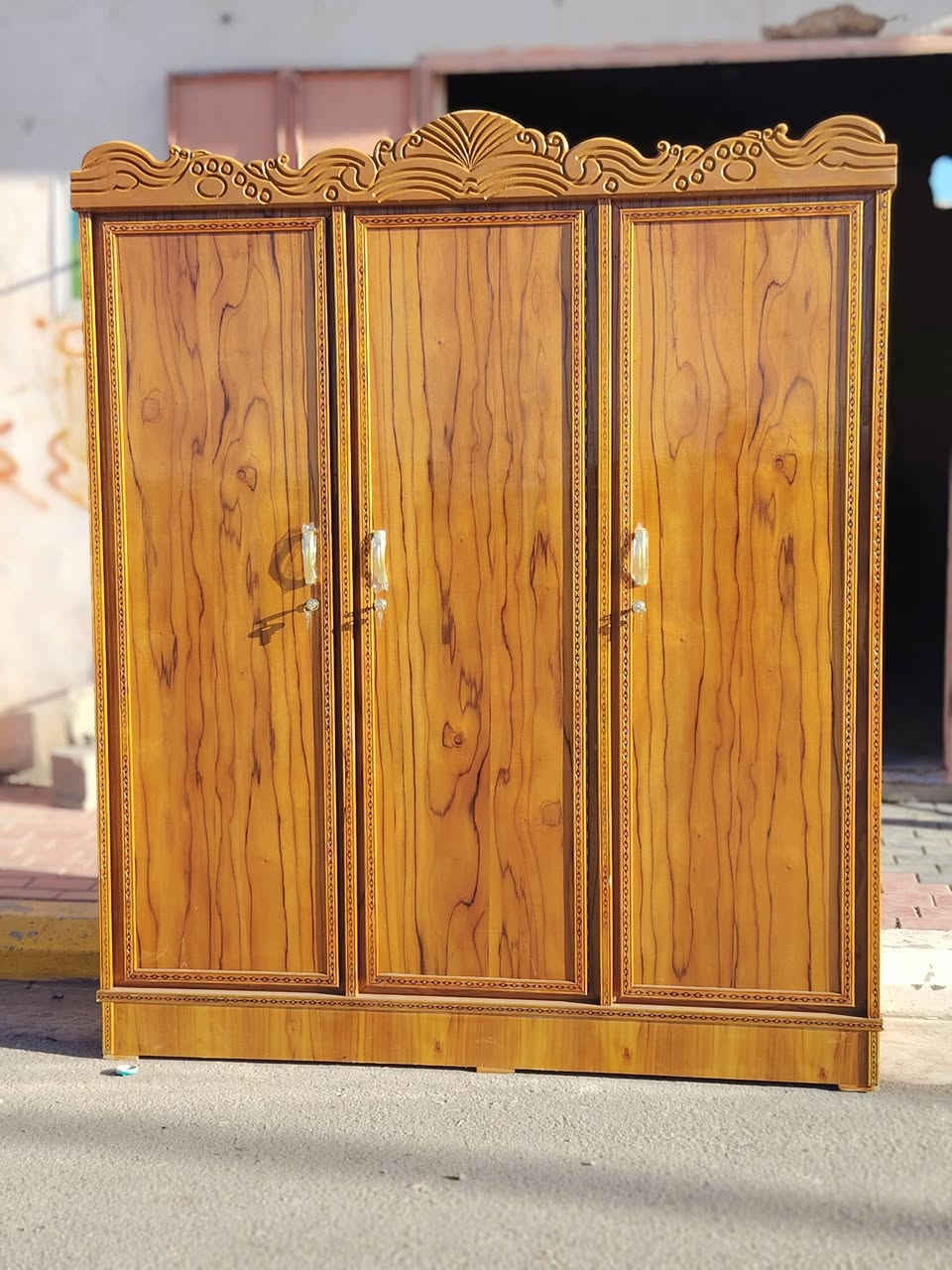 سلام عليكم من رخصت الدمن يوجد كنتور 3 باب بسعر 290 الف وبي مجال يوجد كنتور 2 باب بسعر 195الف وبي مجال يوجد كنتور 4 باب بسعر 325 وبي مجال العنوان الرمانه معرض ابو يوسف اللستفسار الاتصال ***********
