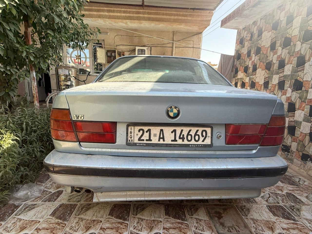 السلام عليكم BMWموديل ١٩٩١رقم سليمانية بأسمي السيارة صار بيها حادث بسيط وتصلحت وبقت شغلات بيها ما كملتها 
المكينة والكير سليمات تخم تاير جديد باتري جديد 
السيارة مكانها ديالى الخالص 
السعر /٤٠ وبيها مجال 
مستعجل على بيعتها 
للأستفسار اكثر ***********
