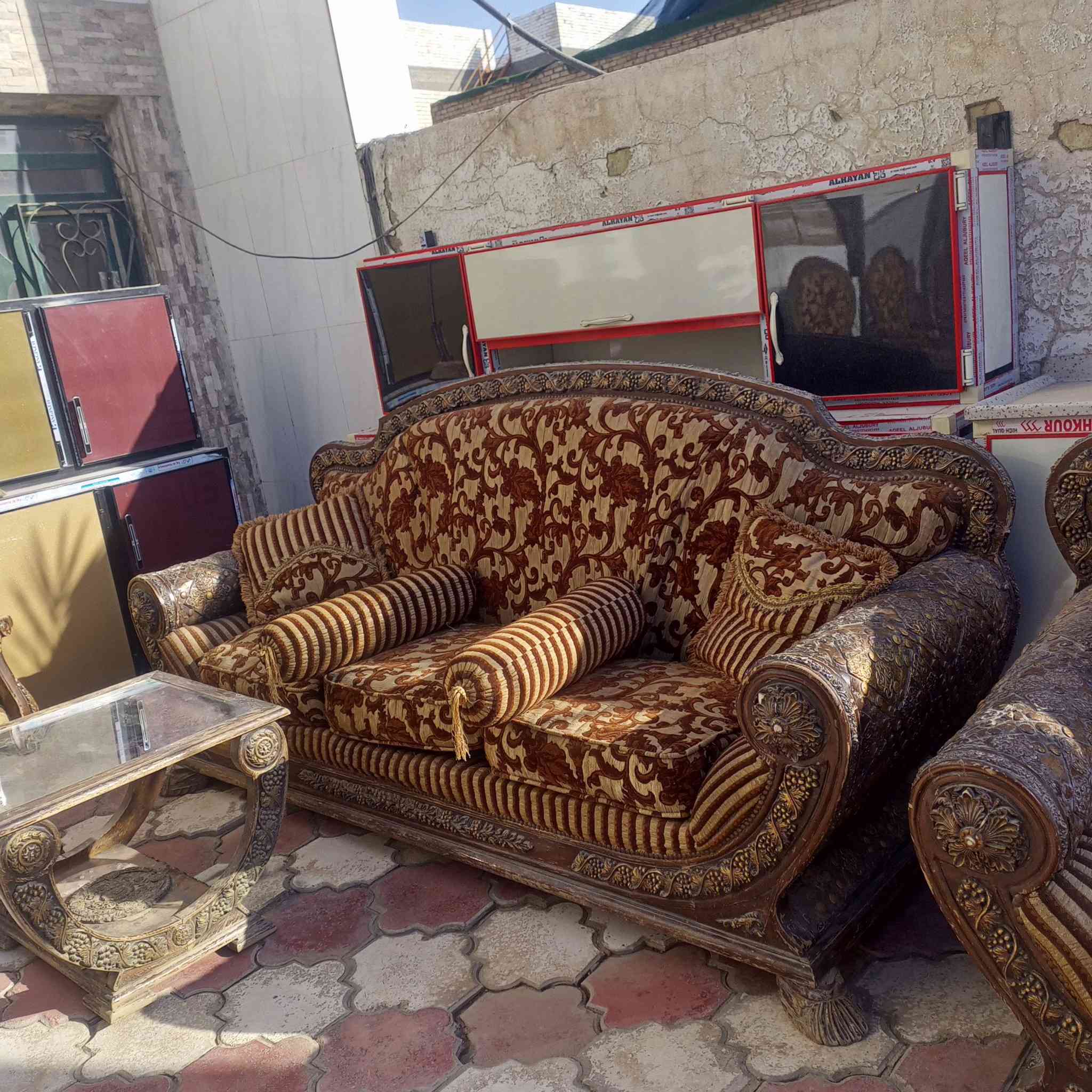 تخم ملكي مستعمل نظيف ٩ مقاعد+ ٣ طبله السعر ١٩٠ ألف بابل الحمزه الغربي حي الدولار قرب عماره دكتور ناجي أتصال ***********
