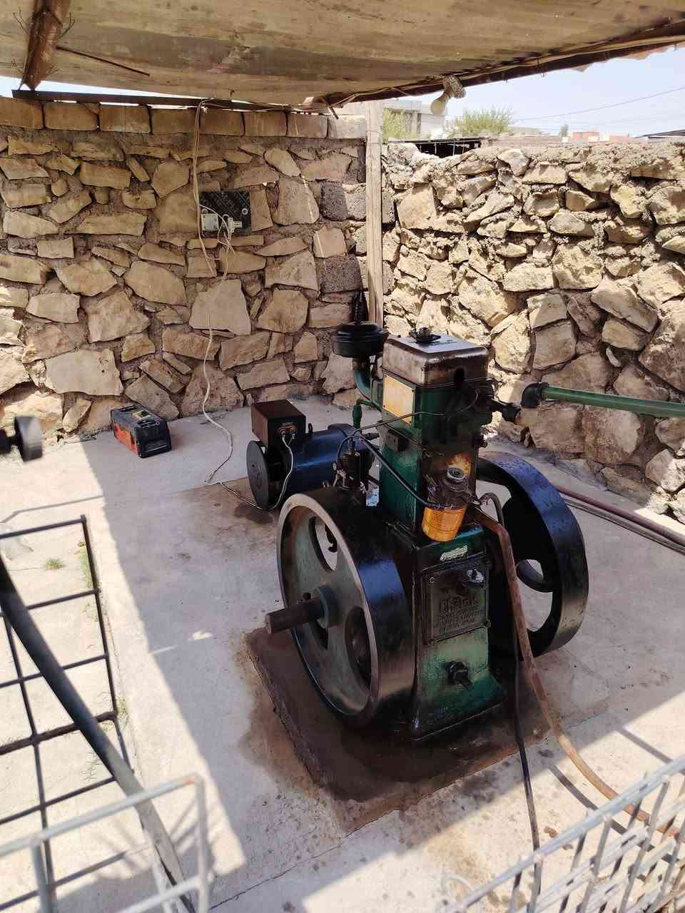 للبيع مولدة لستر 8 حصان مع جنريتر 7.5KV نظيفة صبانة ماممدود عليها على وضع الشركة يرهم بيع المكينة وحدها للزراعة والجنريتر وحدو /السعر 600 الف دينار /العنوان ناحية الشورة /مجمع تلول ناصر للإتصال***********
