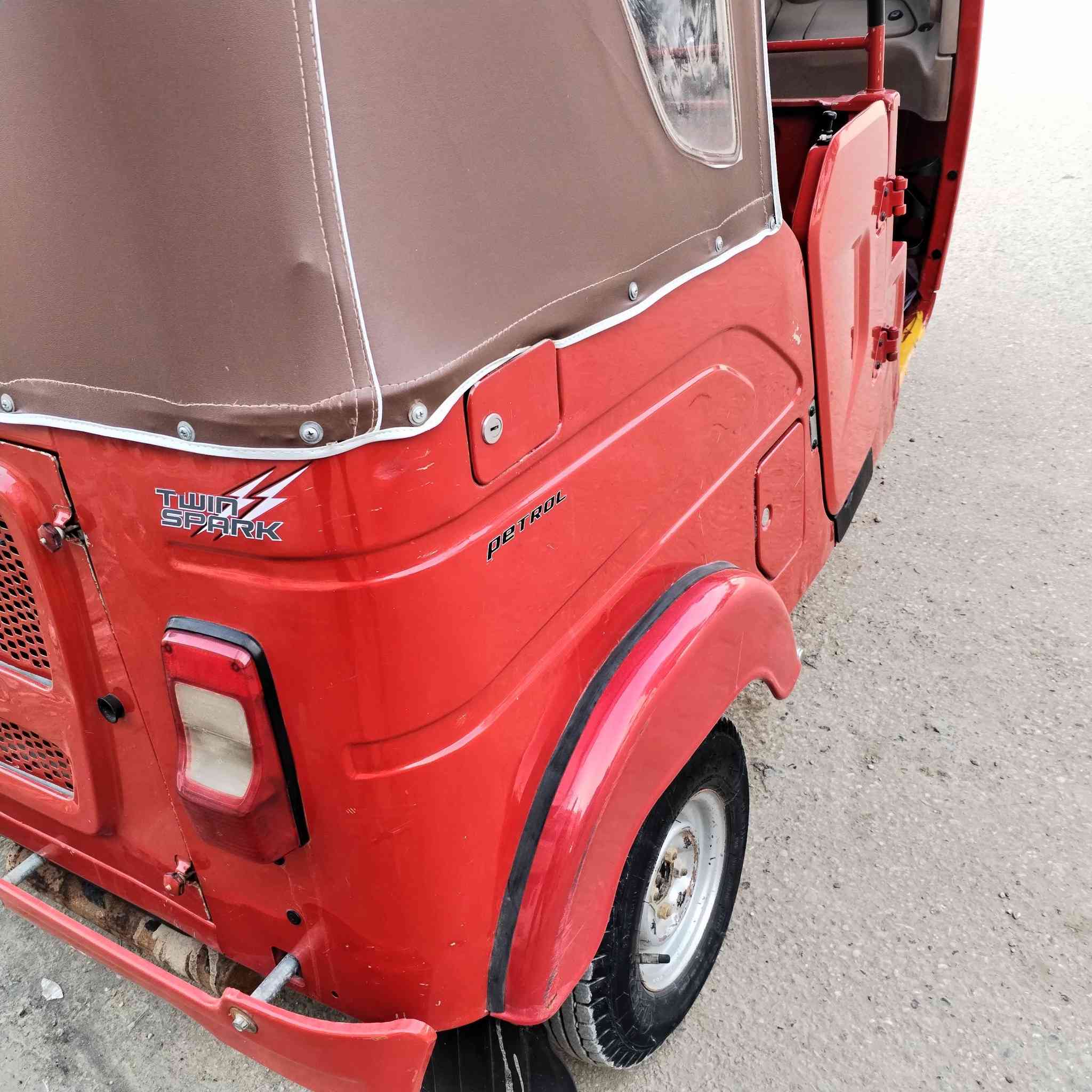 للبيع 22 كفالة  رقم وسنوية انگليزي للأتصال ***********
