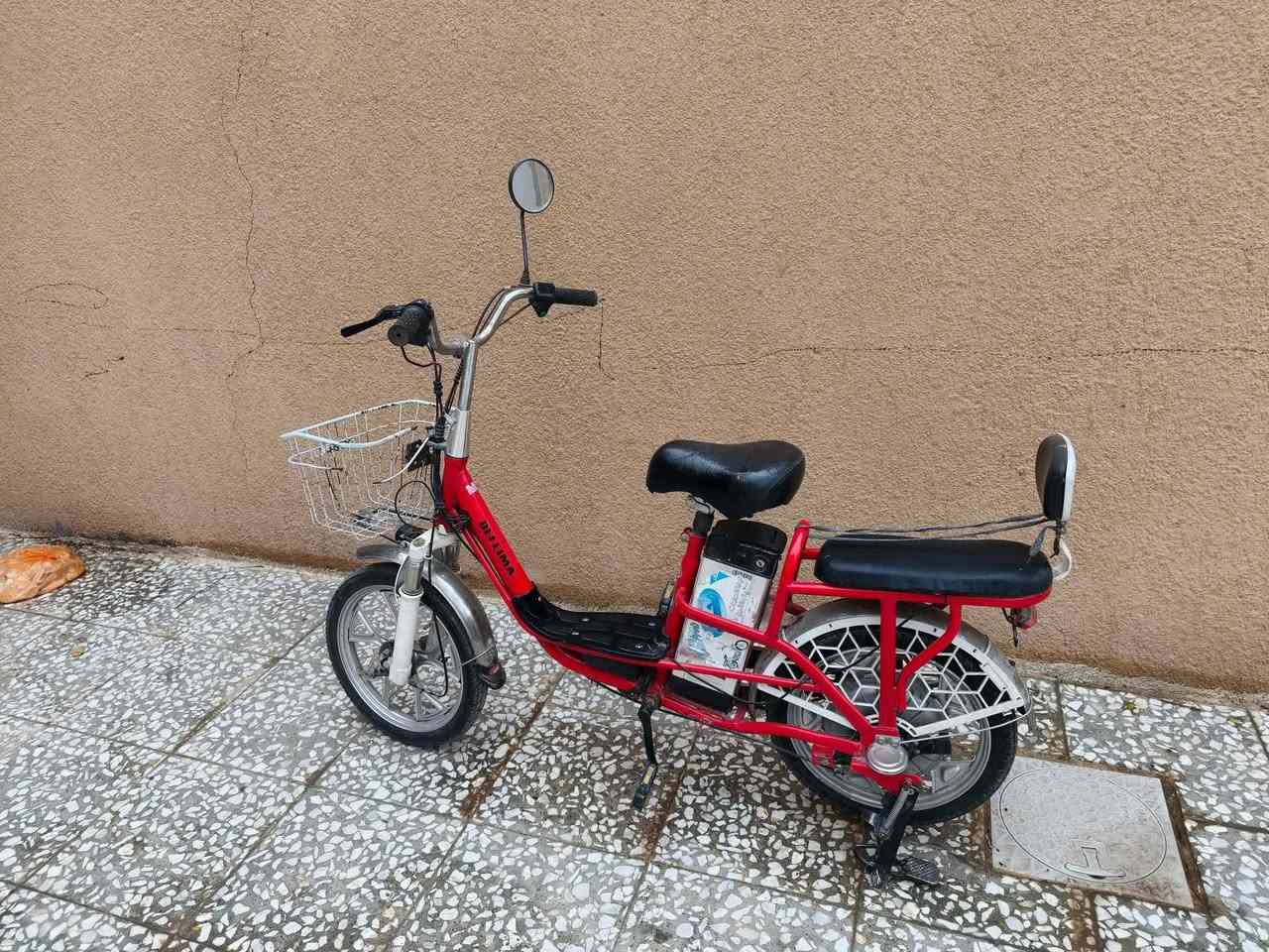 تاير حجم ١٨ .. تشغيل بصمة وسويج

بطارية ليثيوم المرغوبة.. مو كل سنة تبدل بطاريات مثل باقي الدراجات

***********
