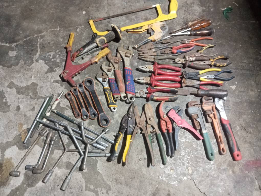 عدد يدويه متنوعه كلمن سعر اتصل واعرف سعر مع صوره وشراي يتصل ومايعرف اسعار لايدخل *********** بغداد, العراق
