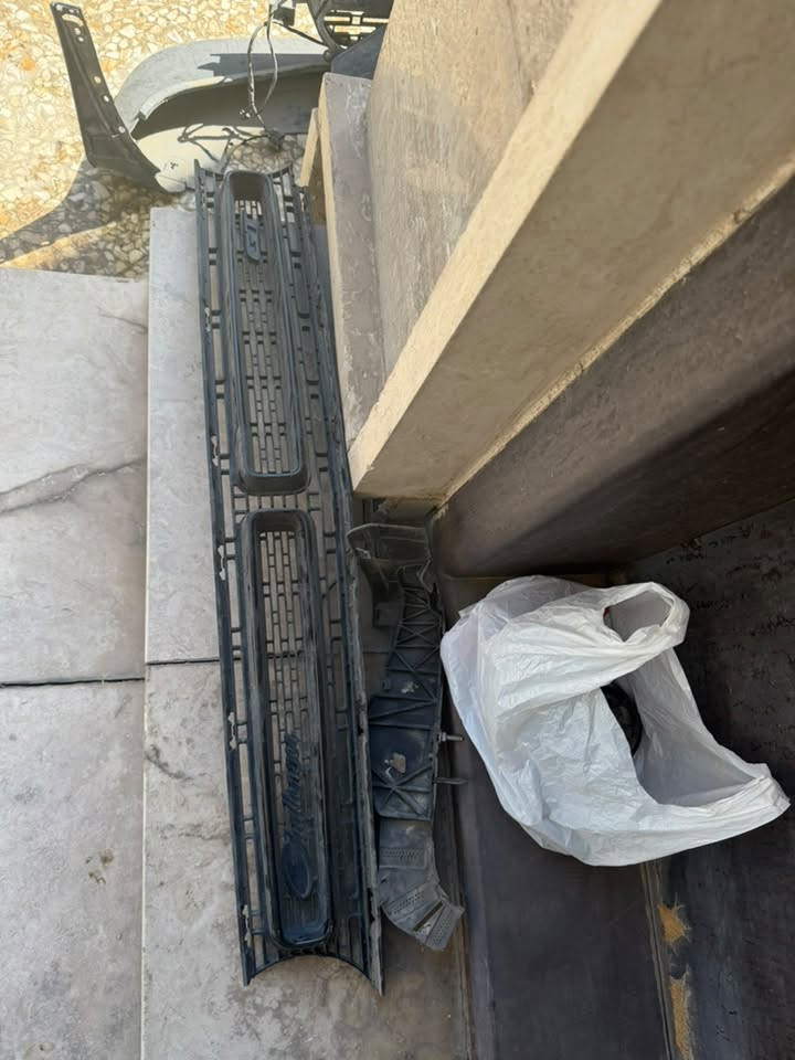 حشوة لايت اصلي جهة السائق 
شباك فوك كندي اصلي sxt 
بلوجكترات 
كفرات بلوجكترات 
عطرات لايت
***********
