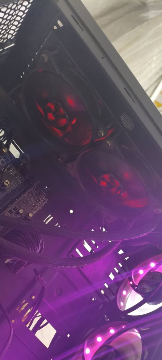 کەیسی گەیمینگ
Cpu Cori 7 10700k
Ram 16 DDR4
Hard 1 256ssd
Hard2 750HHD
GPU gtx1660ti (6gb) (2 fan) gigabyte 
Motherbord msi 
4 fan Rgb
Powersl supply 650w (aigo)
Cooler master liquid 
بەتەنیا کەیسە ماوس و کیبۆردی لەگەڵ نیە
کەیسەکە جامەکانی نەماوە سعری ٥٢٥ هەزار و معامەلەی تێدایە


**إذا كنت صاحب هذا الإعلان وتريد حذفه لأي سبب، رجاءا أرسل رسالة إلى الدعم الفني**