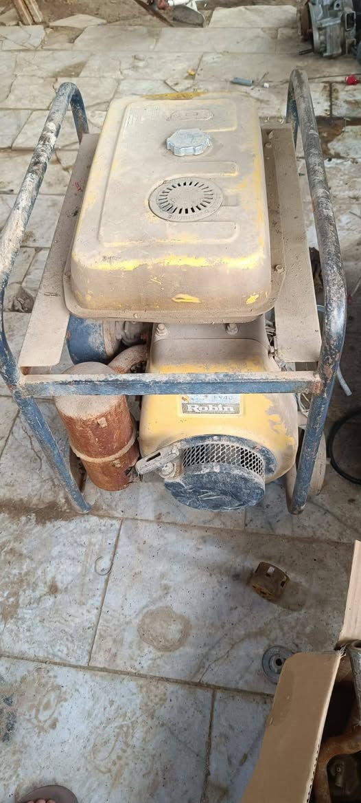 مولد بانزين روبن ياباني متروكه من زمان بلاديه فقط نار البلك ماكو محرك ملف جاهز 5kv الحله الشوملي يوجد توصيل السعر 200 ***********
