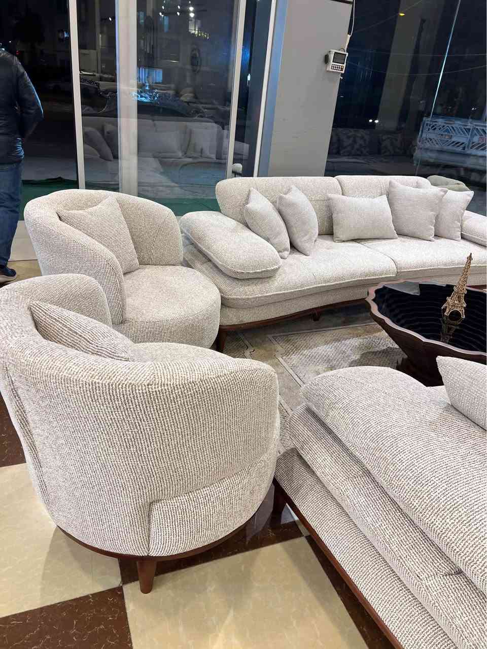 Erbil Mobilya

English

Luxury Zeus Turkish Sofa Set

Beautiful Zeus sofa set from Turkey with a modern curved design.

✔ Seats 10 people
✔ 2 sofas + 4 chairs
✔ Zan wood frame
✔ Premium Chanel fabric
✔ Sliding arms and adjustable backrests (expandable for extra space)
✔ Very comfortable cushions

Available colors:
• Beige & Cream
• Grey
• Full Beige

Perfect for a stylish and elegant living room.

⸻

العربية

طقم كنبات تركي فاخر من ماركة Zeus

طقم كنبات جميل من ماركة Zeus التركية بتصميم عصري ومنحني أنيق.

✔ يتسع لـ 10 أشخاص
✔ كنبتان + 4 كراسي
✔ هيكل من خشب الزان
✔ قماش فاخر شانيل
✔ مساند الأيدي والظهر قابلة للانزلاق والتوسيع لزيادة المساحة
✔ وسائد مريحة جداً

الألوان المتوفرة:
• بيج وكريمي
• رمادي
• بيج كامل

مناسب لغرفة معيشة أنيقة وعصرية.

⸻

کوردی (Kurdish – Sorani)

سێتی قەنەفەی لوکسی تورکی Zeus

سێتی قەنەفەی جوانی براندی Zeus لە تورکیا بە دیزاینی نوێ و قەوسی.

✔ جێی 10 کەس دەگرێت
✔ 2 قەنەفە + 4 کورسی
✔ داری زان (Zan wood)
✔ قوماش شانێل (Chanel fabric)
✔ دەستەکان و پشتەکان سڵاید دەبن و دەتوانرێت گەورەتر بکرێت بۆ شوێنی زیاتر
✔ بالینەکانی زۆر ئارام بەخش

ڕەنگە بەردەستەکان:
• بێجی و کریمی
• ڕەساسی
• بێجی تەواو

گونجاو بۆ ژووری دانیشتنێکی شیک أربيل, العراق


**إذا كنت صاحب هذا الإعلان وتريد حذفه لأي سبب، رجاءا أرسل رسالة إلى الدعم الفني**