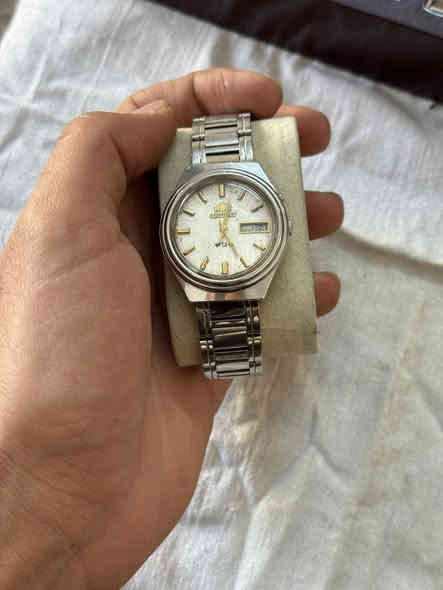 ساعات للبيع شلع 
عدد ٢٤ ساعة 
سويسري/ روسي / ياباني 
توماتيك  
تكويك
بطارية
ساعات كل اصلي
للتواصل /***********
يوجد توصيل لجميع المحافظات
