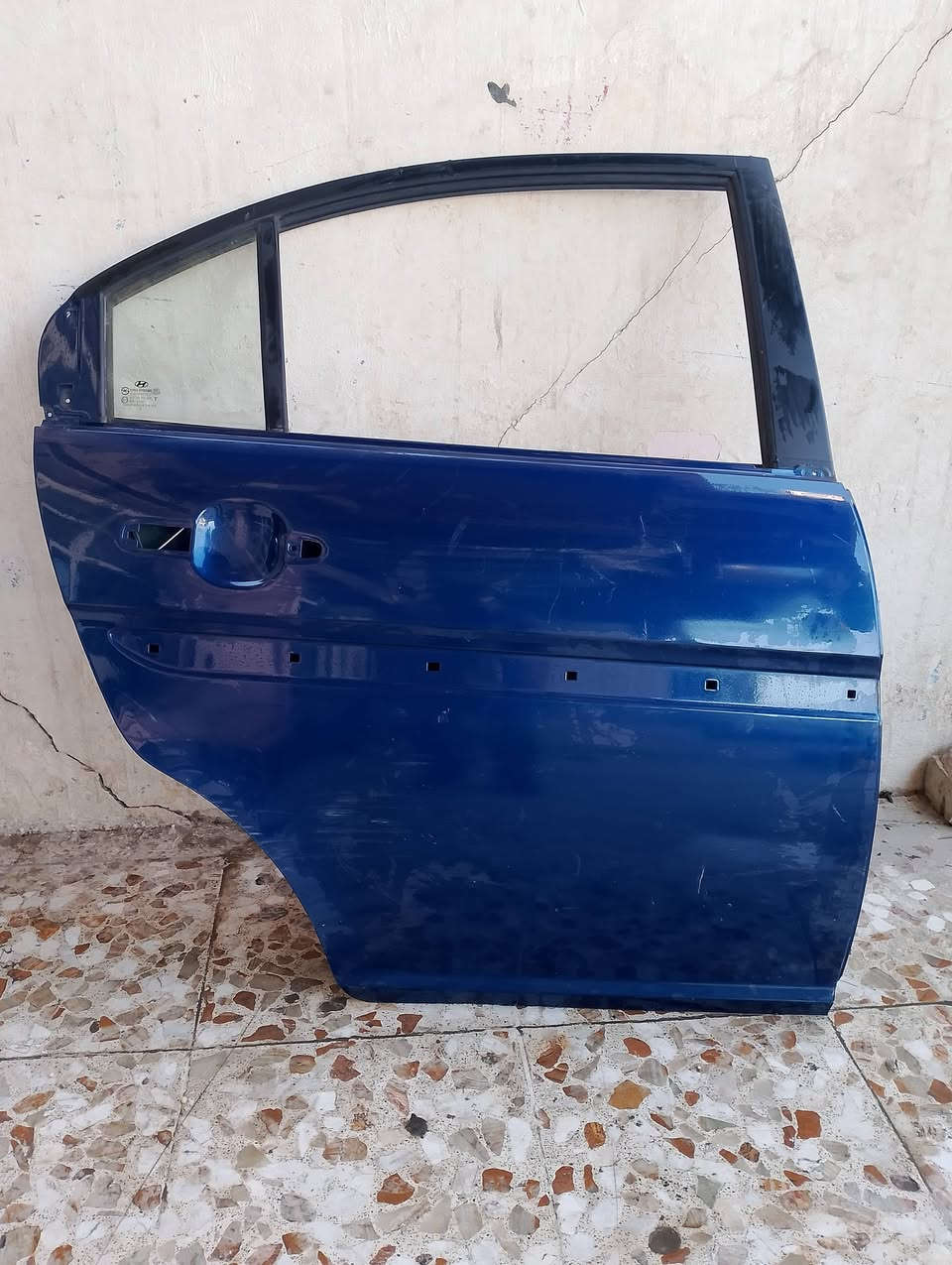 ابواب اكسنت 
و جاملغ جهه السائق 
وصندوق تفصيخ 
نرمايد بنيد 
دبه ماء 
بغداد الامين شارع المعلمين محل القسواء 
***********
